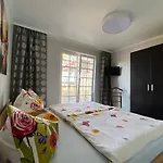 Ferienwohnungen Zeuke Auf Ruegen 公寓 *